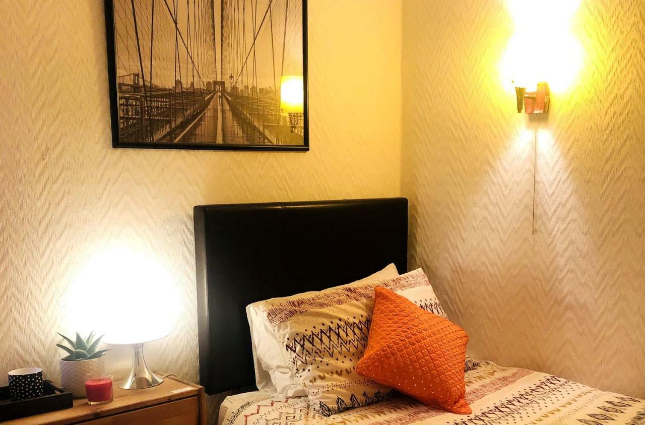 33sm13 Dreams Unlimited Serviced Staines Guest house
